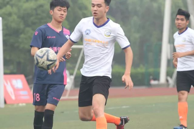 约基奇37+18+15掘金险胜独行侠 76人终结5连败